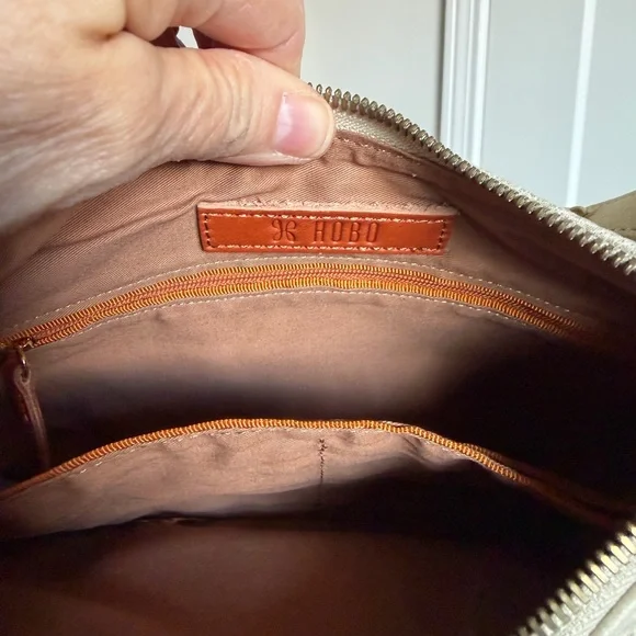 HOBO Crossbody NWT- Light Tan with Gold (Paulette Small Crossbody) - Picture 7 of 9